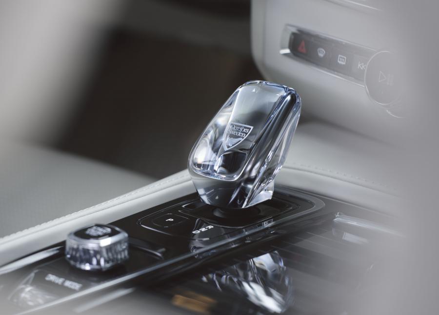 Детали интерьера Volvo S90 T8 AWD Recharge Inscription 2020 года  (WW) (фото 7 из 12)